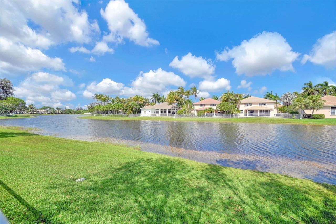 2553 Bay Pointe Drive , Weston, FL 33327 Photo