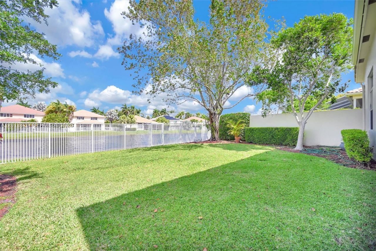 2553 Bay Pointe Drive , Weston, FL 33327 Photo
