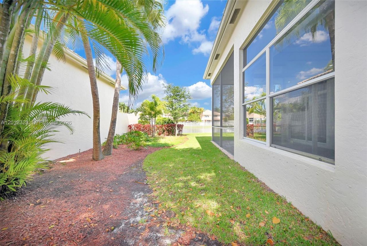 2553 Bay Pointe Drive , Weston, FL 33327 Photo