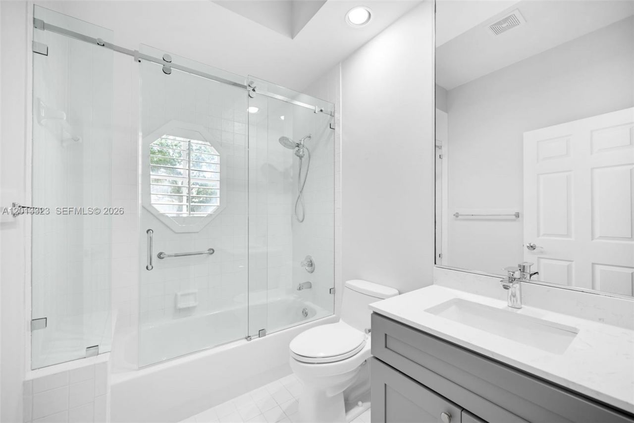 2553 Bay Pointe Drive , Weston, FL 33327 Photo