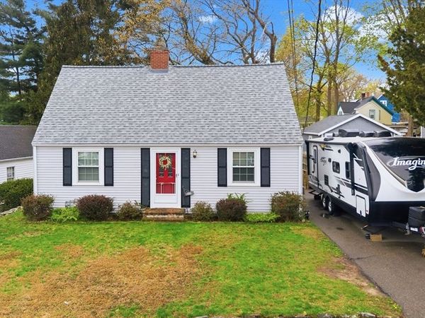 186 W Harvard St, Brockton, MA 02301