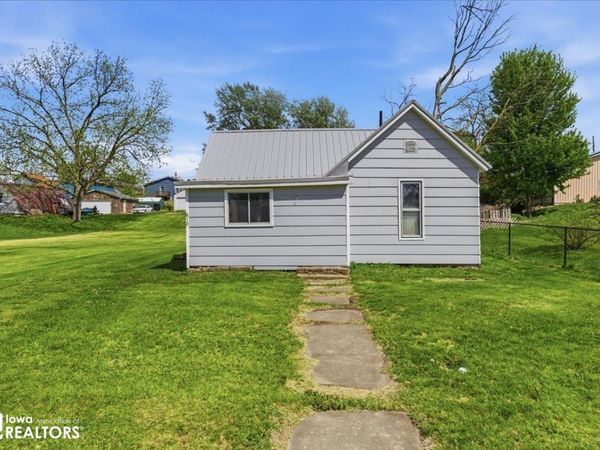 610 Center Street, Grinnell, IA 50112