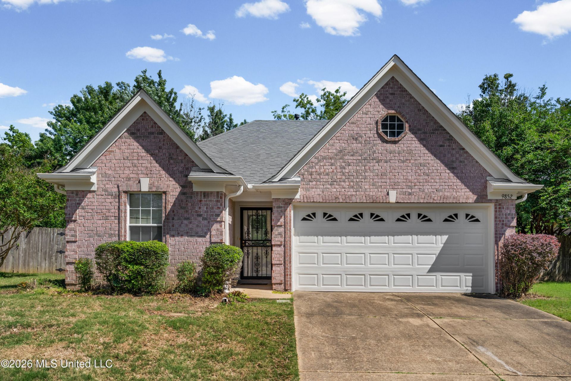 9852 Pigeon Roost Park Circle Olive Branch, MS 38654