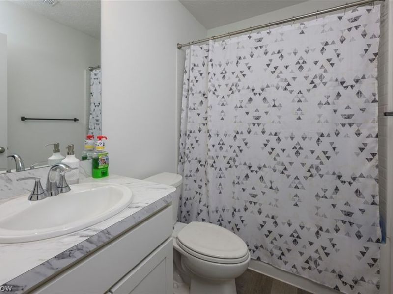 460 Auld Farm Circle, Akron, OH 44320 Photo 14