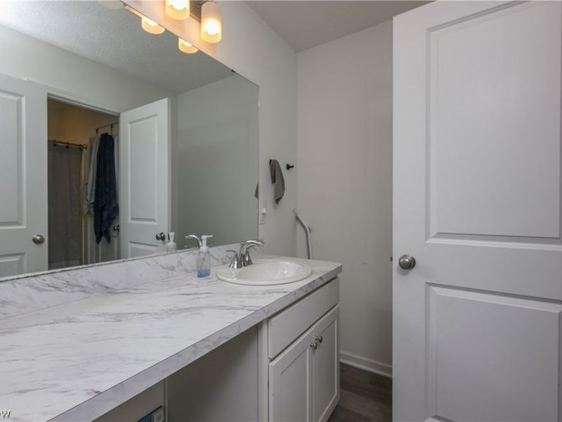 460 Auld Farm Circle, Akron, OH 44320 Photo 21
