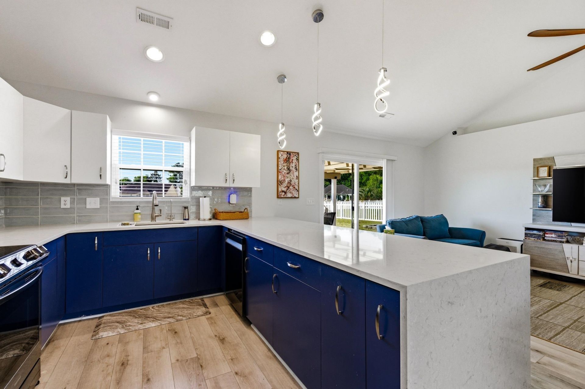 218 Oak Landing Dr. Photo 14