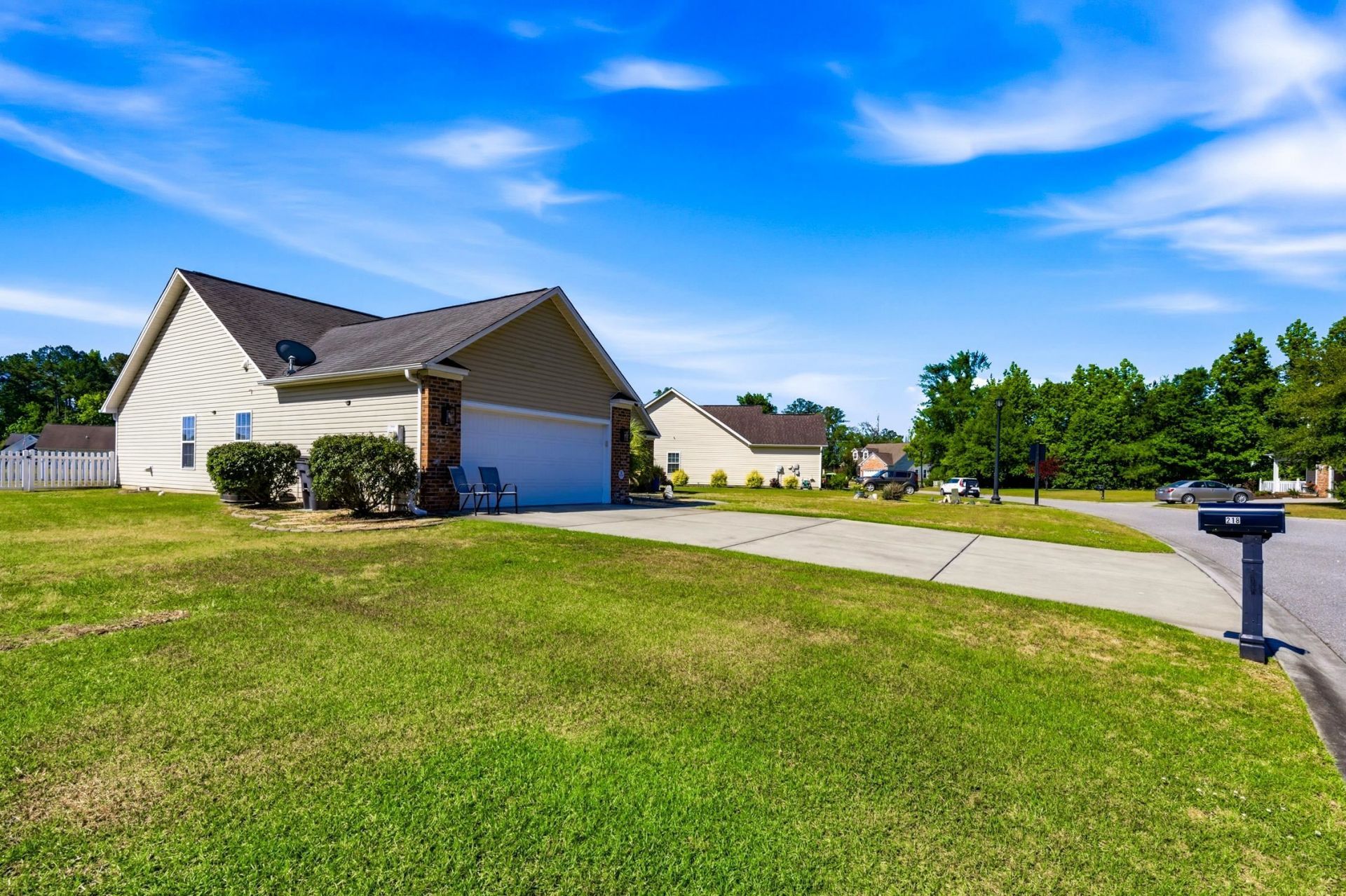 218 Oak Landing Dr. Photo 4