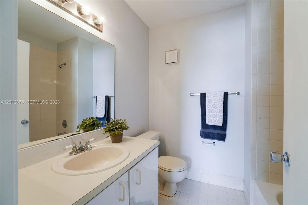 12348 NW 11th Ln, Unit 1010, Miami, FL 33182 Photo