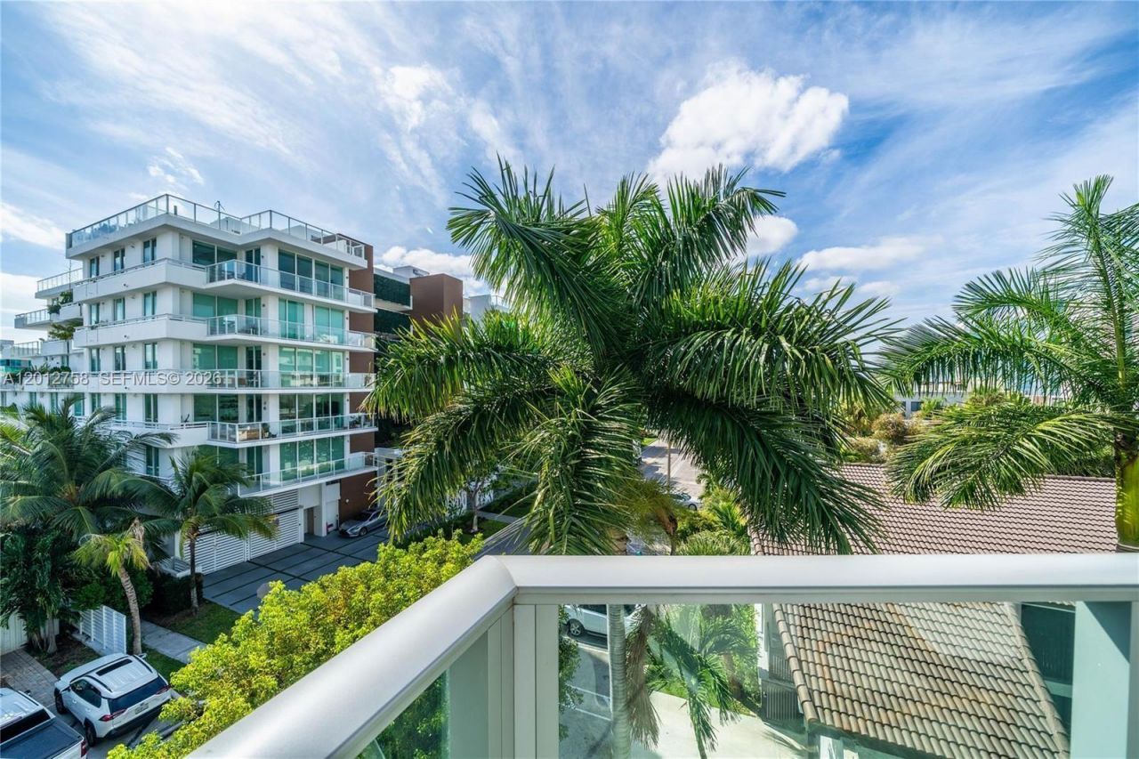 1133 102nd St , Unit 504, Bay Harbor Islands, FL 33154 Photo