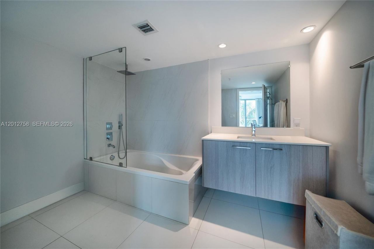 1133 102nd St , Unit 504, Bay Harbor Islands, FL 33154 Photo