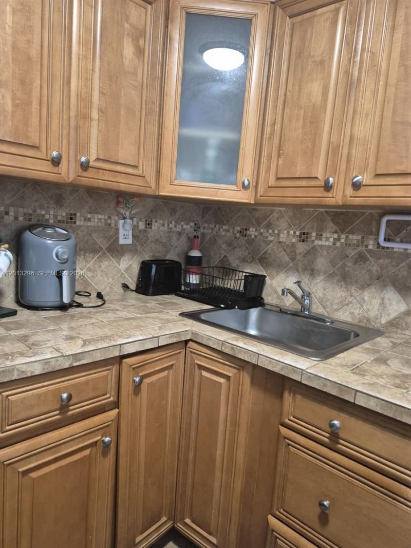 1735 W 60th St, Unit M329, Hialeah, FL 33012 Photo