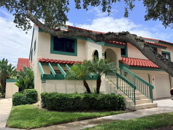24 Lexington Ln W, Unit A, Palm Beach Gardens, FL 33418