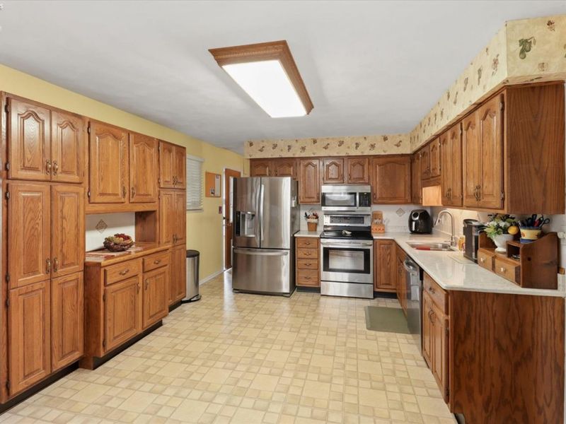 213 Beechwood Drive, Tiffin, OH 44883 Photo 13