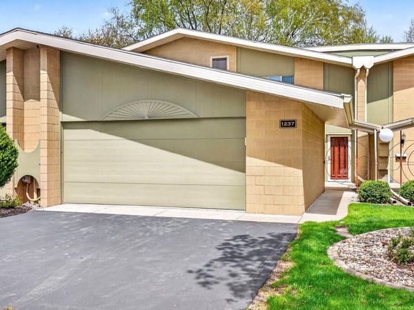 1237 NICOLET CERCLE, Appleton, WI 54914