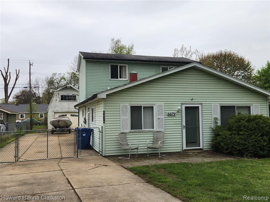 6679 Saline Drive, Waterford Township, MI 48329 Main Photo