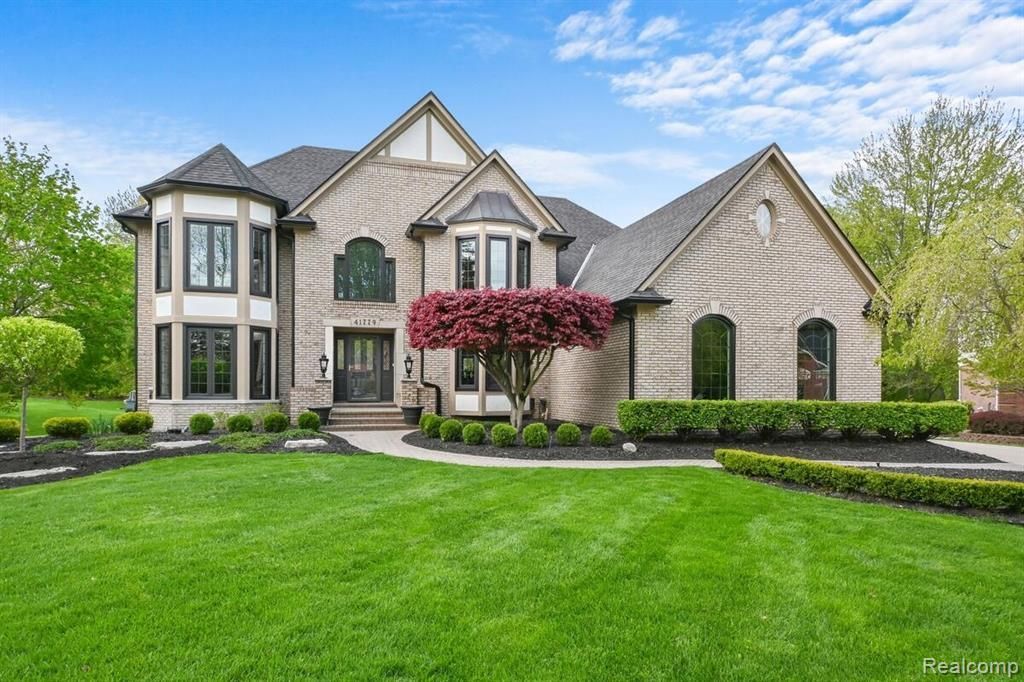 41779 Chesterfield Court, Novi, MI 48375 Main Photo