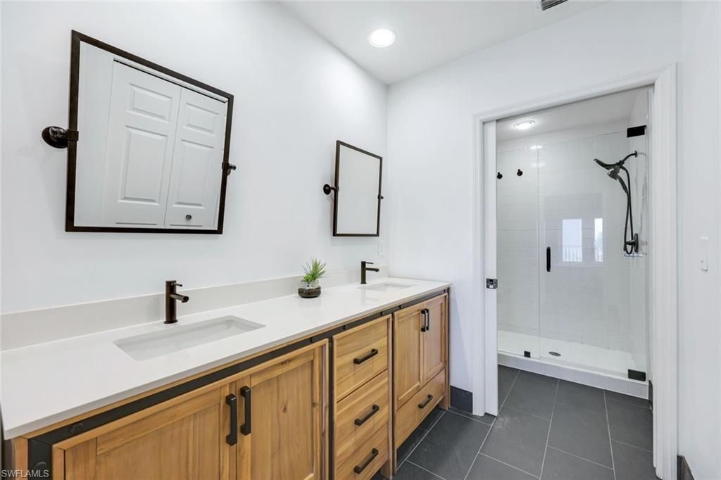 470 Launch Cir , Unit 403, Naples, FL 34108 Photo