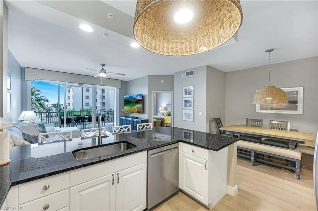 470 Launch Cir , Unit 403, Naples, FL 34108 Photo