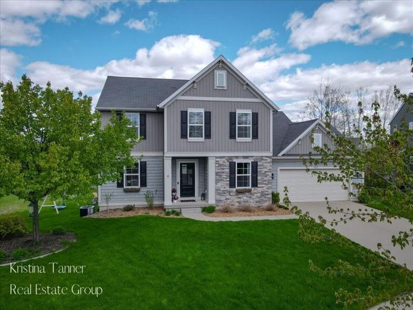642 Echo Valley NE, Rockford, MI 49341