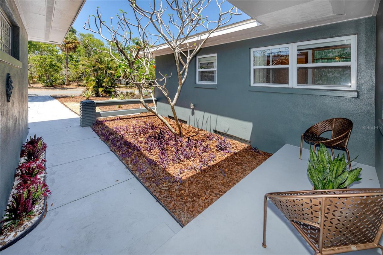 630 Jasmine Way S, Saint Petersburg, FL 33705 Photo
