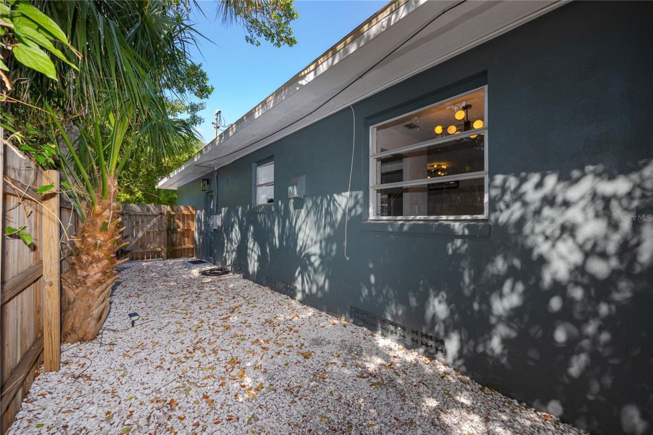 630 Jasmine Way S, Saint Petersburg, FL 33705 Photo