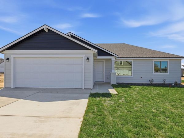 23 W 13th St, Deer Park, WA 99006