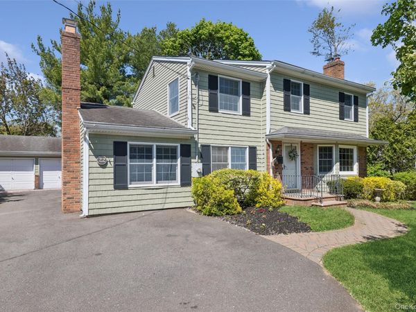 22 Baylis Place , Syosset, NY 11791