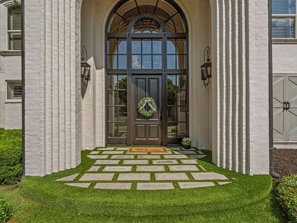 6345 Meadows West Drive, Fort Worth, TX 76132