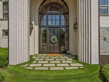 6345 Meadows West Drive, Fort Worth, TX 76132