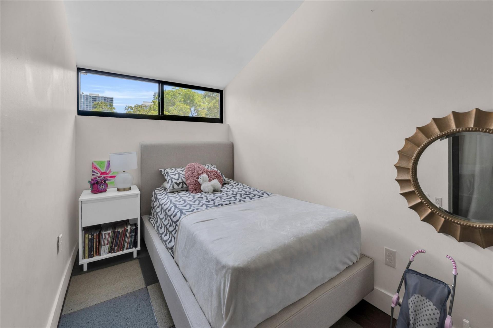 314 Poinciana Drive, Unit 806, Sunny Isles Beach, FL 33160 Photo