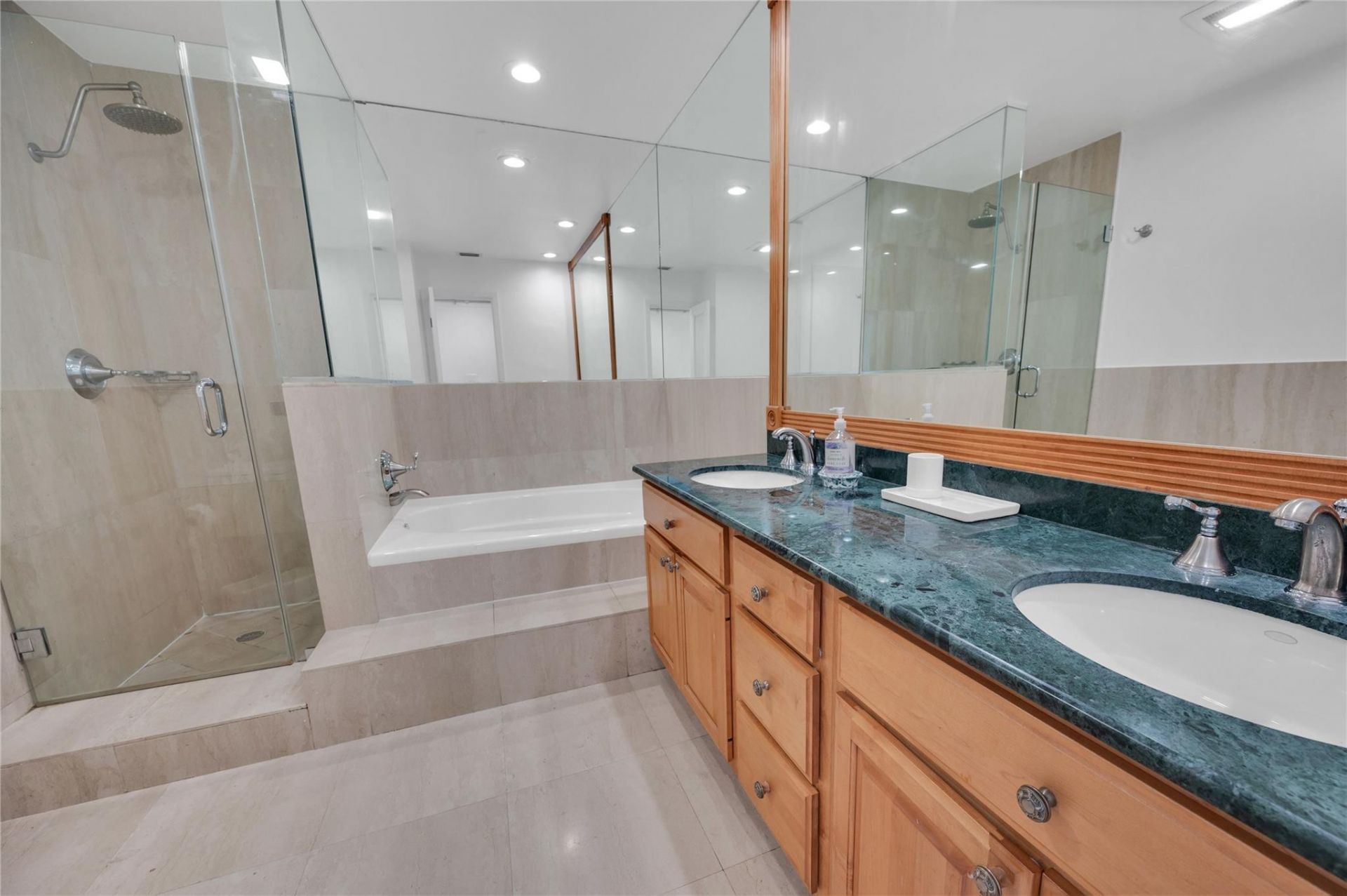314 Poinciana Drive, Unit 806, Sunny Isles Beach, FL 33160 Photo