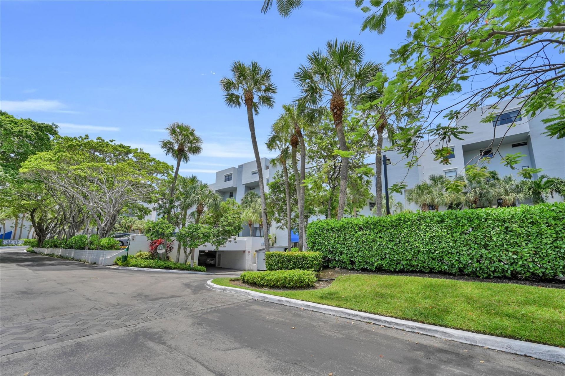 314 Poinciana Drive, Unit 806, Sunny Isles Beach, FL 33160 Photo