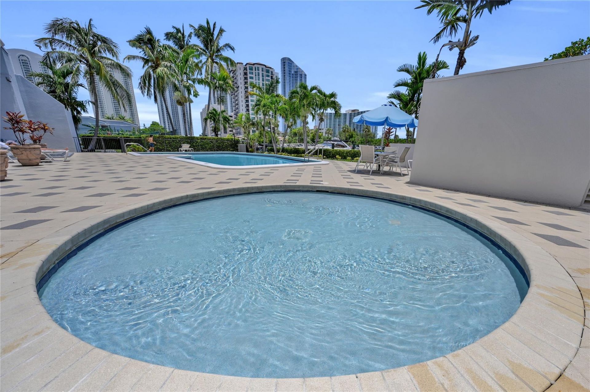 314 Poinciana Drive, Unit 806, Sunny Isles Beach, FL 33160 Photo