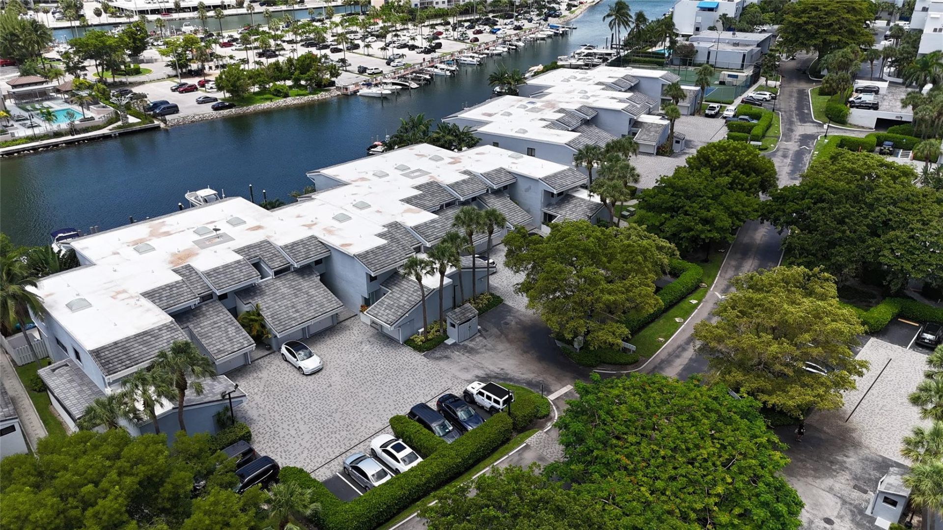 314 Poinciana Drive, Unit 806, Sunny Isles Beach, FL 33160 Photo