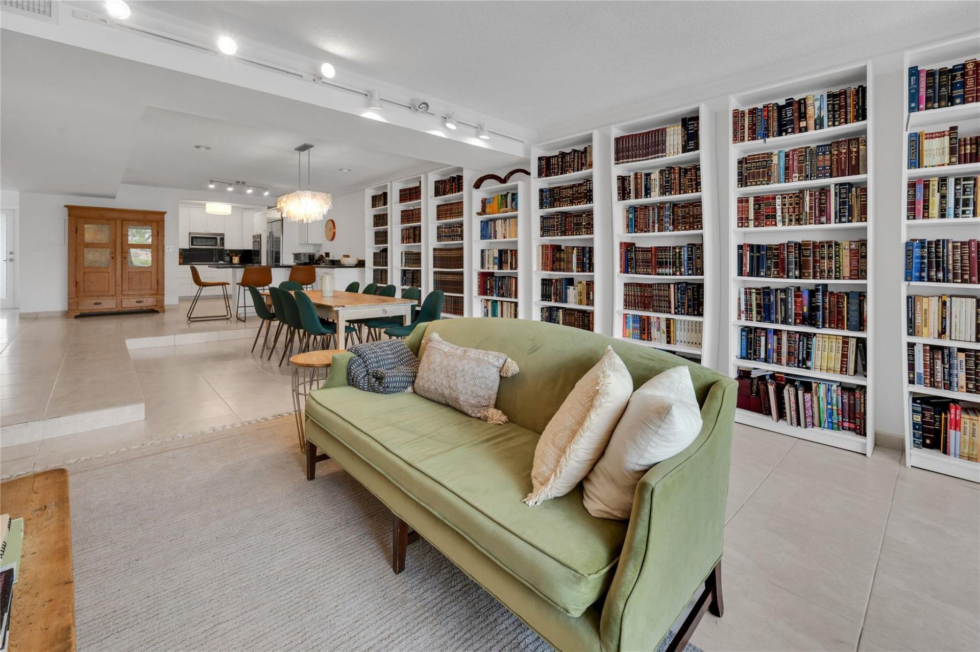 314 Poinciana Drive, Unit 806, Sunny Isles Beach, FL 33160 Photo