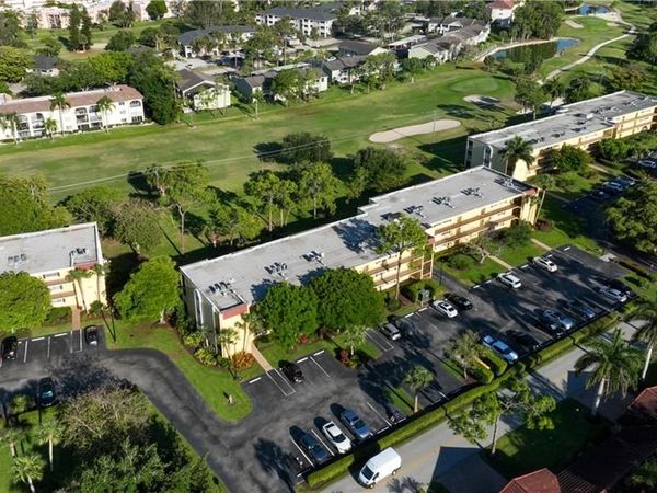 1086 Forest Lakes DR , Unit 9303, NAPLES, FL 34105