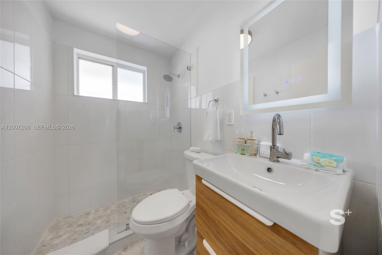 1300 NE 110th St , Miami, FL 33161 Photo