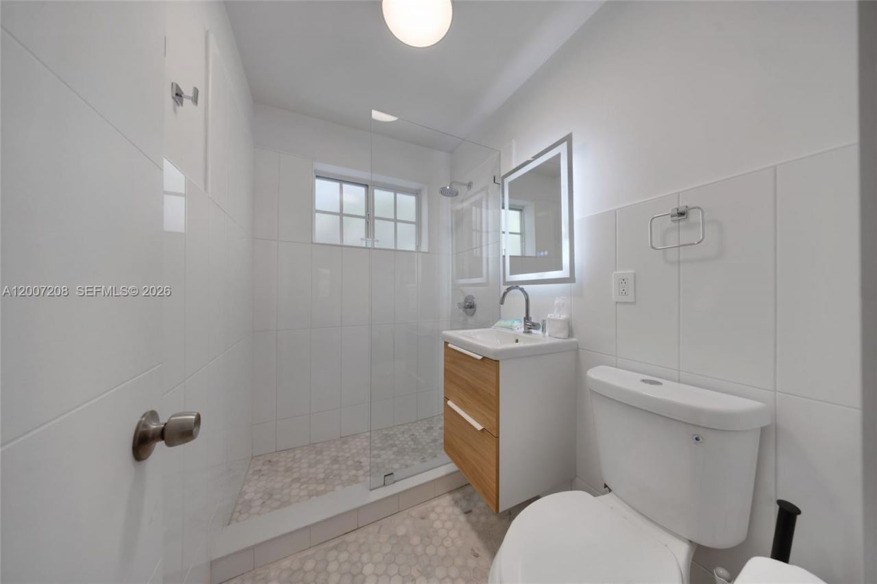 1300 NE 110th St , Miami, FL 33161 Photo