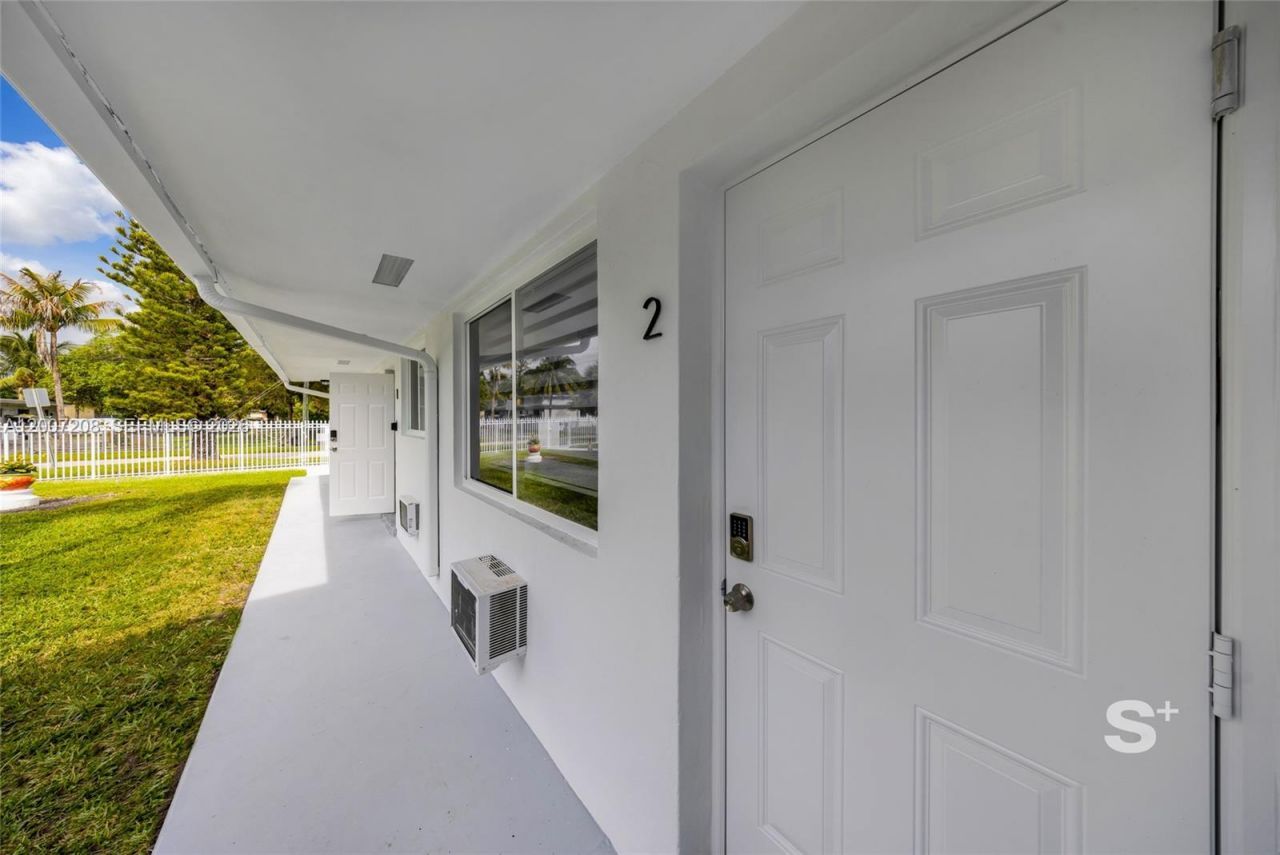 1300 NE 110th St , Miami, FL 33161 Photo