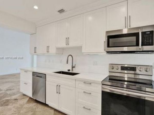 90 Edgewater, Unit PH 18, Coral Gables, FL 33133