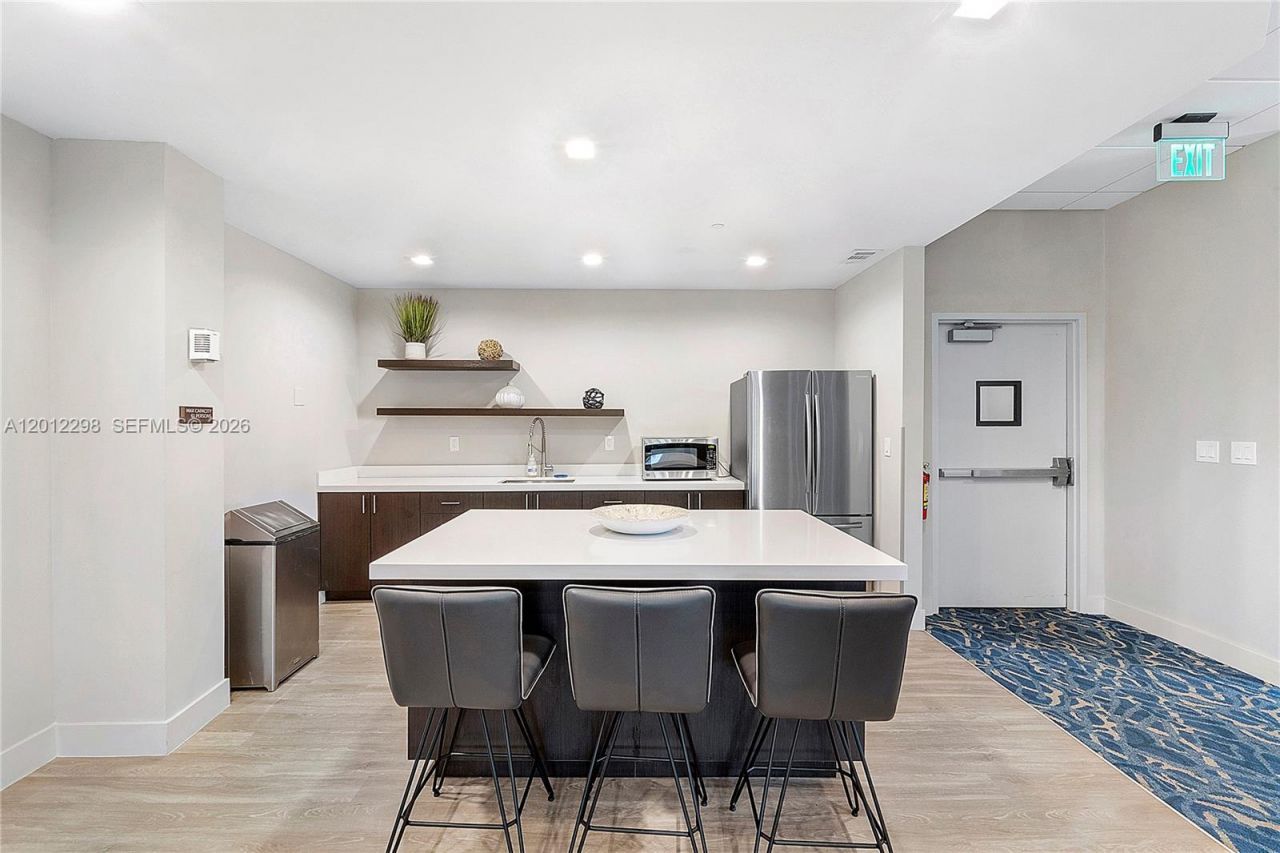 90 Edgewater, Unit PH 18, Coral Gables, FL 33133 Photo