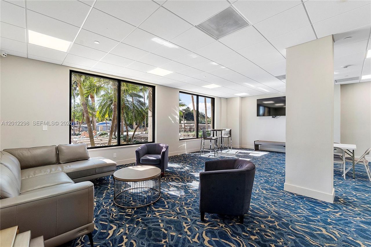 90 Edgewater, Unit PH 18, Coral Gables, FL 33133 Photo