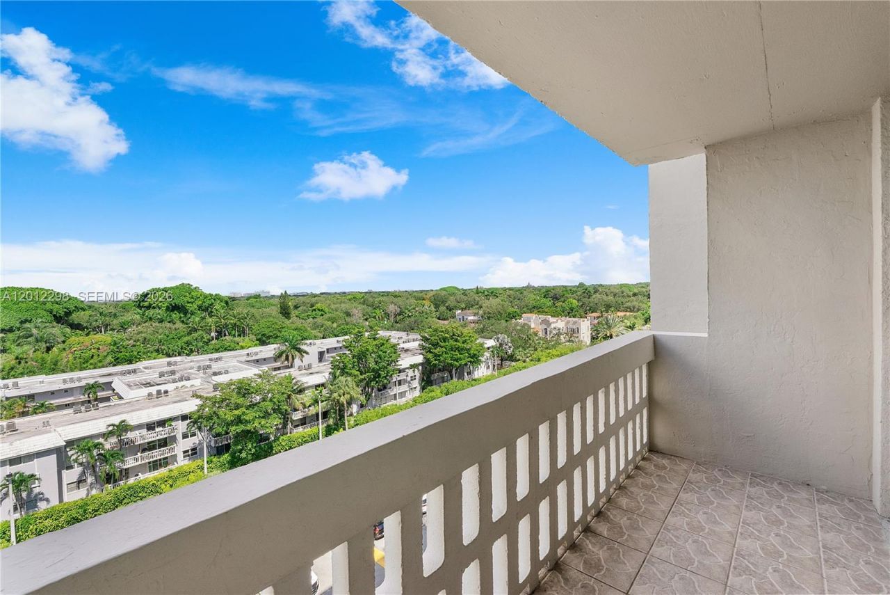 90 Edgewater, Unit PH 18, Coral Gables, FL 33133 Photo