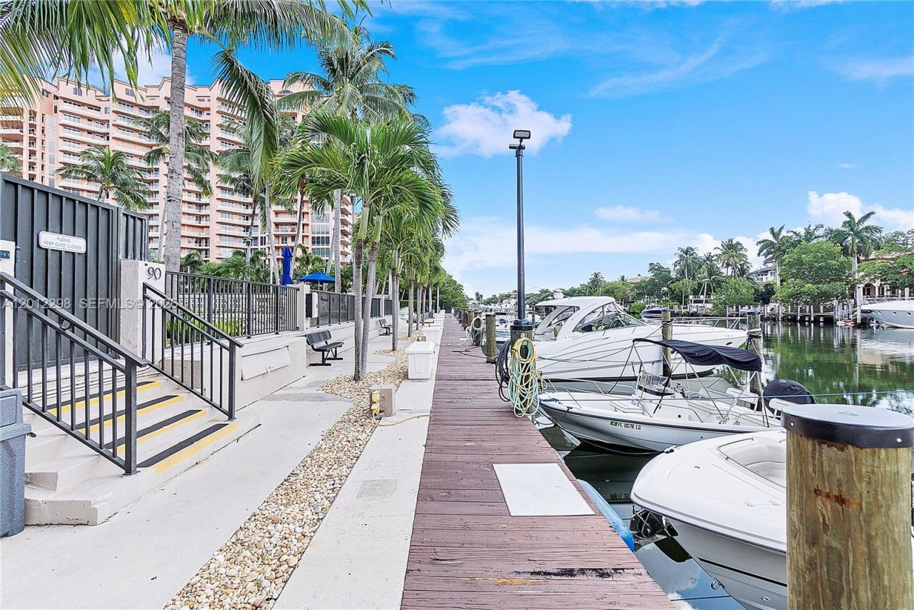90 Edgewater, Unit PH 18, Coral Gables, FL 33133 Photo