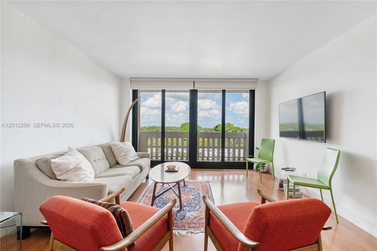 90 Edgewater, Unit PH 18, Coral Gables, FL 33133 Photo