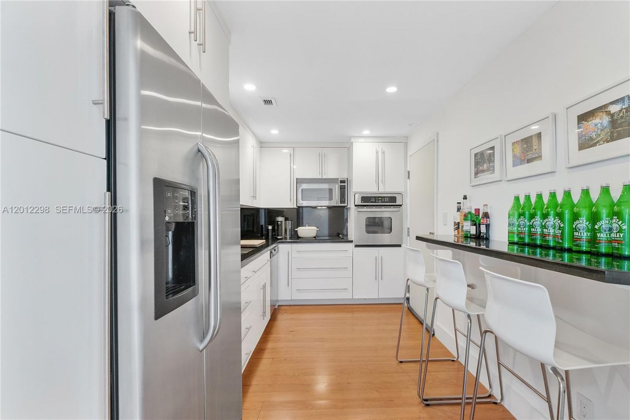 90 Edgewater, Unit PH 18, Coral Gables, FL 33133 Photo