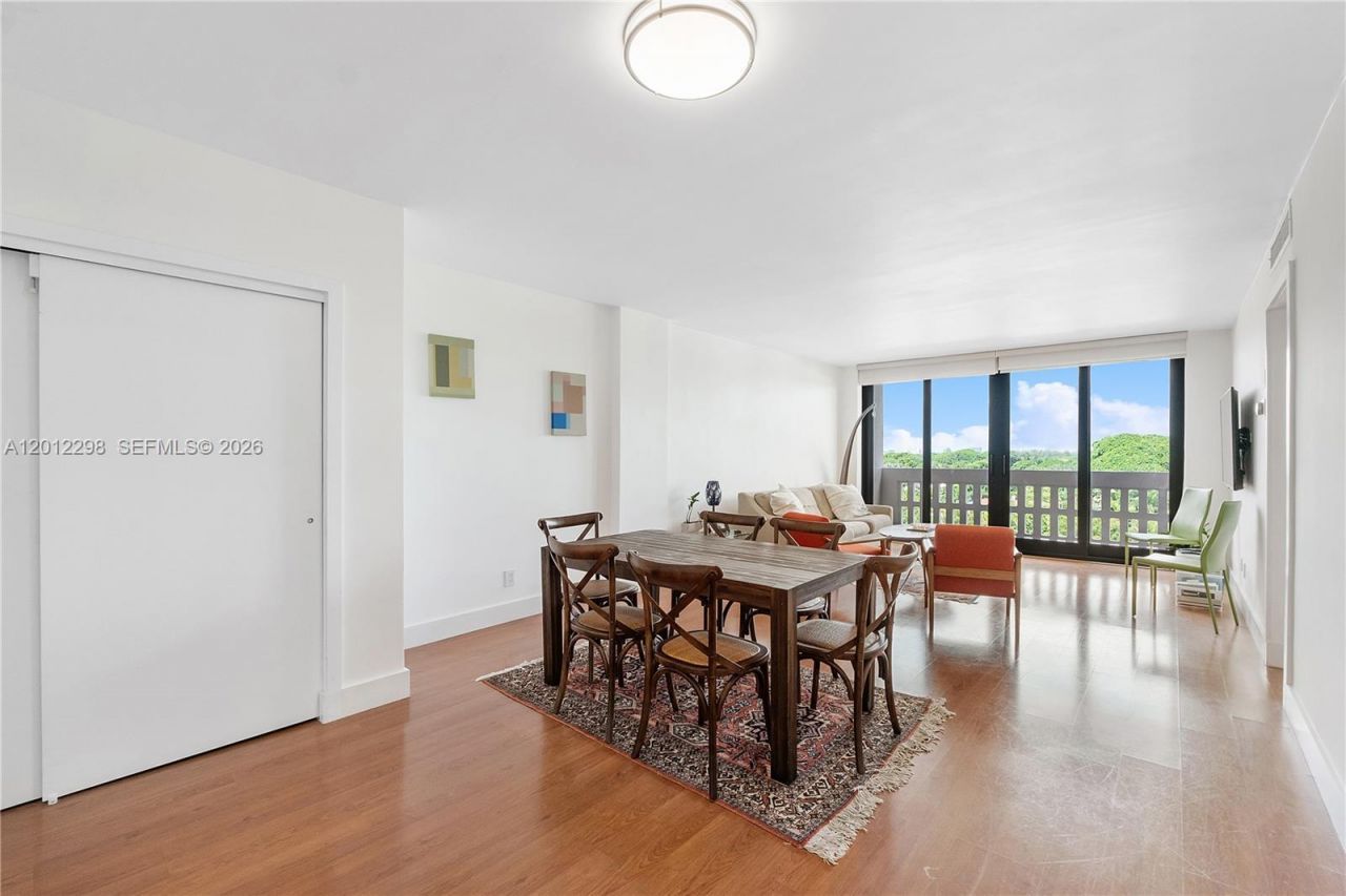 90 Edgewater, Unit PH 18, Coral Gables, FL 33133 Photo