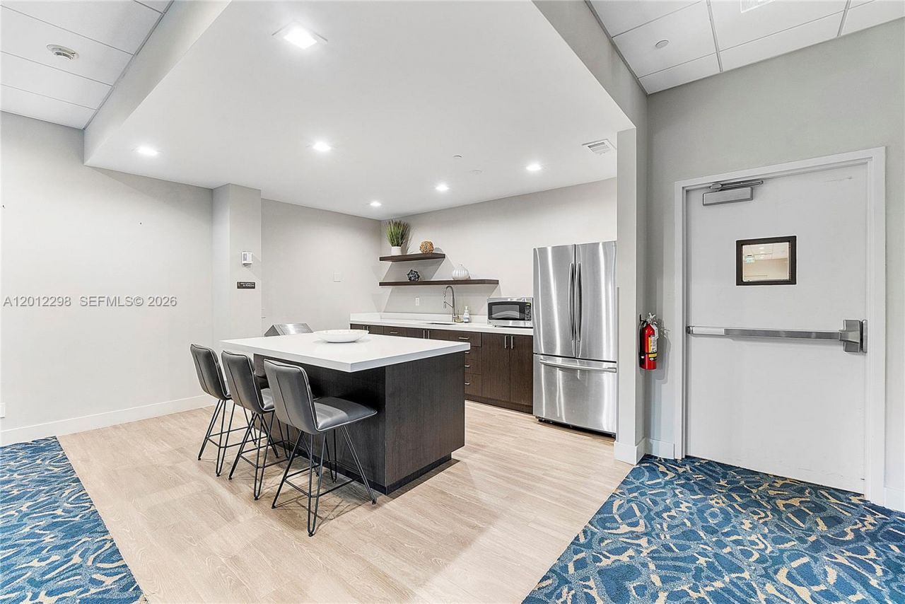 90 Edgewater, Unit PH 18, Coral Gables, FL 33133 Photo