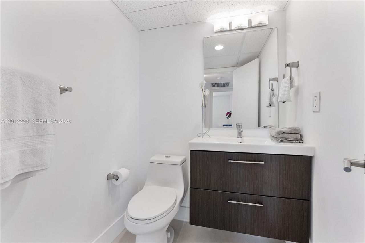 90 Edgewater, Unit PH 18, Coral Gables, FL 33133 Photo
