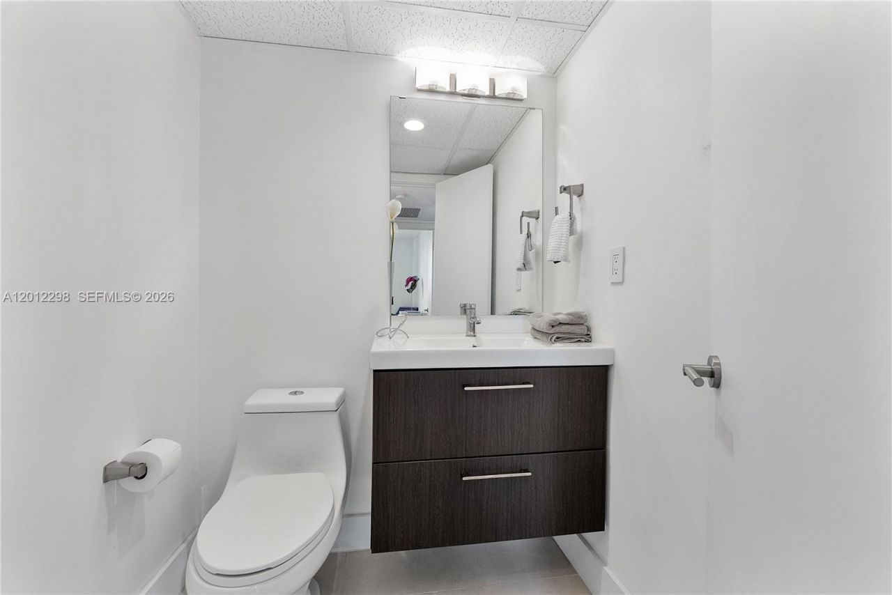 90 Edgewater, Unit PH 18, Coral Gables, FL 33133 Photo